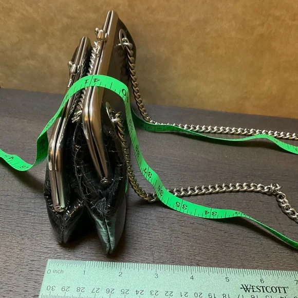 ❌SOLD❌ Sam Edelman Crossbody Black Patent Silver Chain Double Kiss Lock Frame - Picture 5 of 6